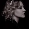 Leona Dea — Территория